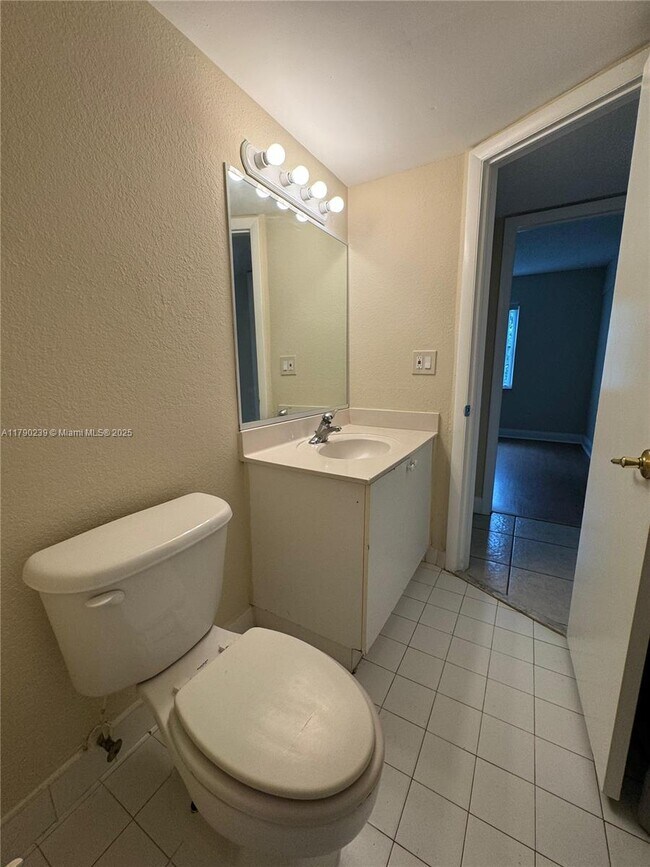 Building Photo - 4215 N University Dr