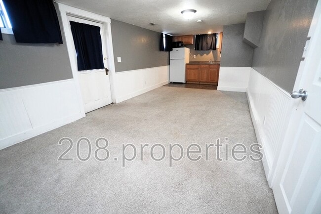 Building Photo - 1200 S Vermont Ave