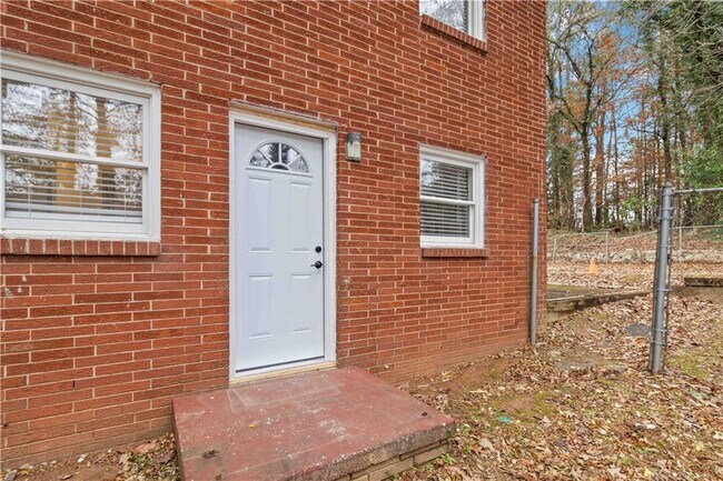 Building Photo - 3035 McLendon Cir NW