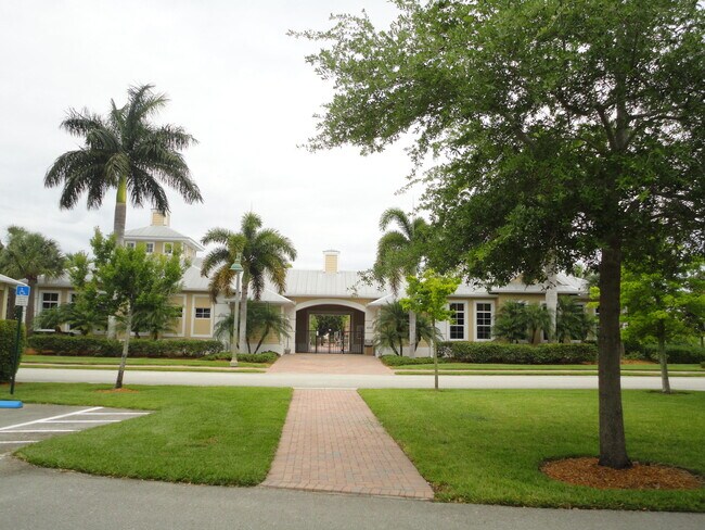 Building Photo - 1825 Bridgepointe Cir