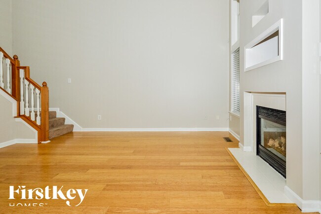 Building Photo - 7081 Village Oaks Dr
