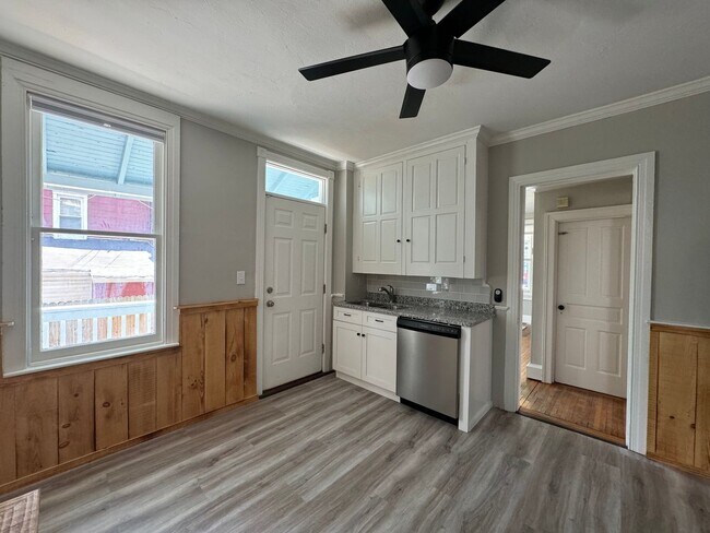 Building Photo - Beautifully Renovated 3 Bedroom Home in York