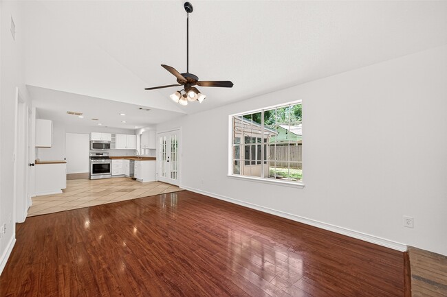 Building Photo - 42 Rockridge Dr