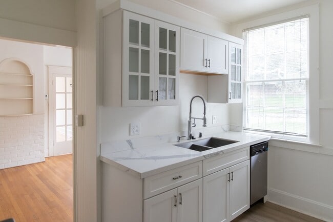 Building Photo - Classic Pacific Grove Duplex - Available D...