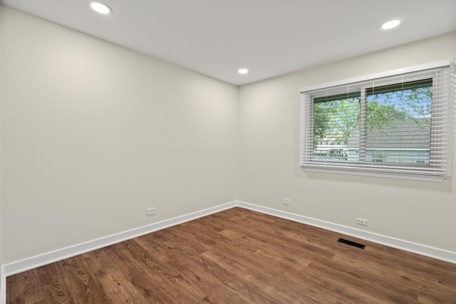 Building Photo - 251 Appletree Ct