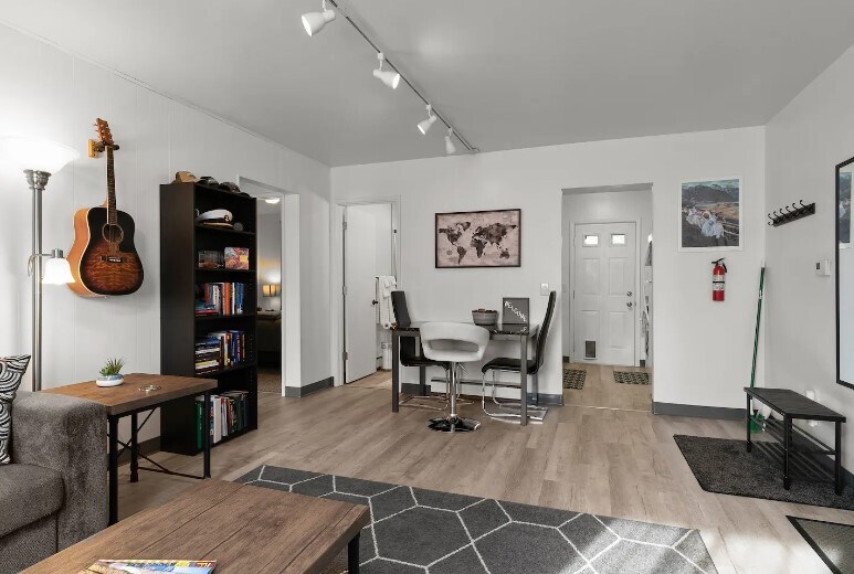 Building Photo - 2808 Jones Ave