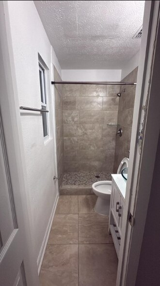 Building Photo - 2235 Looking Glass Ln