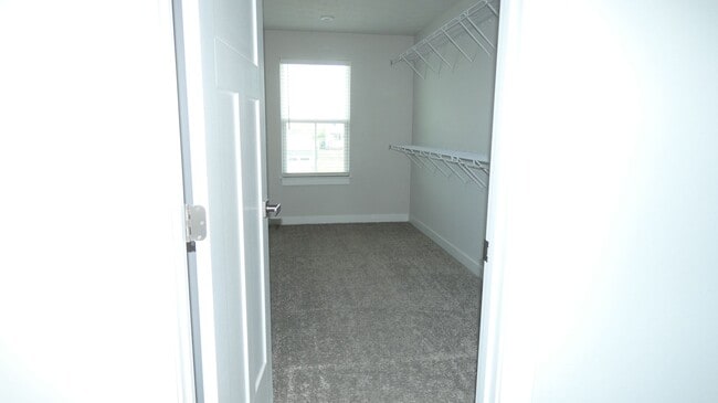 Building Photo - Spacious 4-bedroom, 3.5-bath home in Tipp City, OH