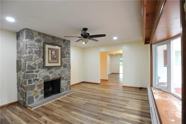 Building Photo - 15 Green Valley Dr