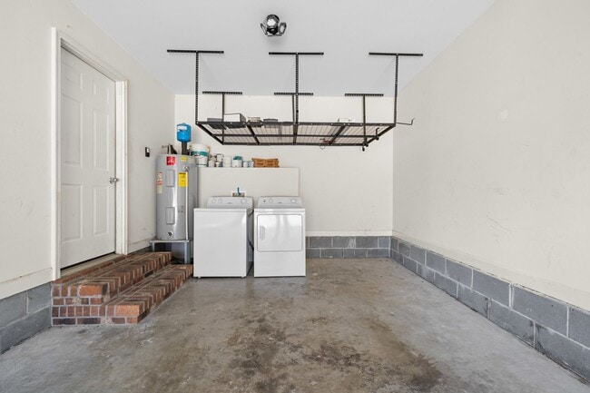 Building Photo - Woodbury Farms