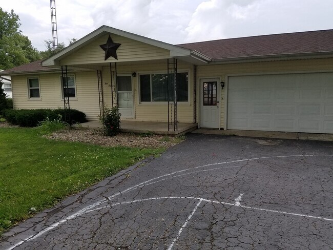 Primary Photo - 3bed/1bath in Oakwood