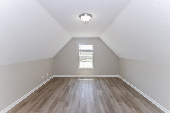 Building Photo - 9840 White Poplar Dr