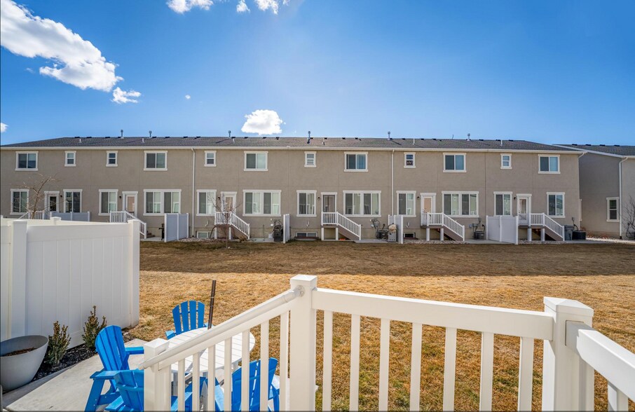 Building Photo - 203 W Silver Springs Dr