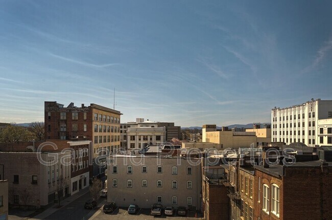 Building Photo - 111 Kirk Ave SW