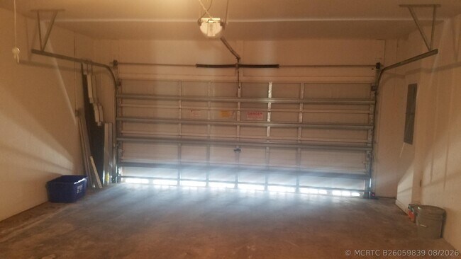 Building Photo - 1445 E Bexley Park Dr