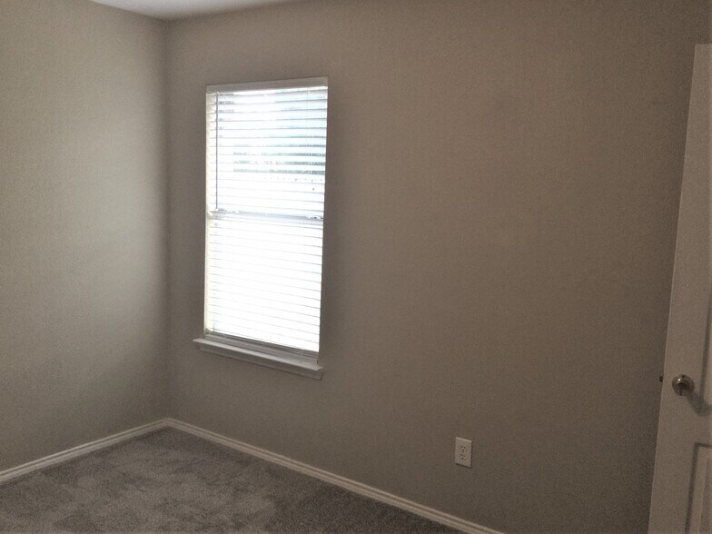 Building Photo - 923 Plumeria Dr