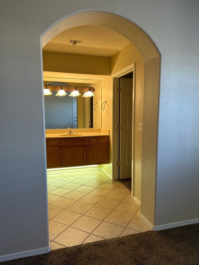 Building Photo - Long term - unfurnished ground floor condo