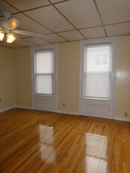 Building Photo - 314 Saratoga St