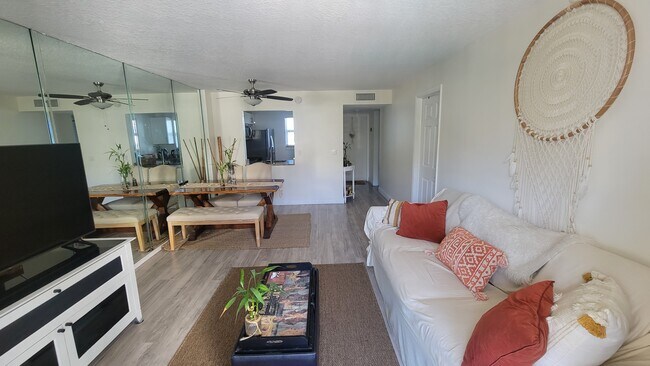 Building Photo - 2929 S Ocean Blvd