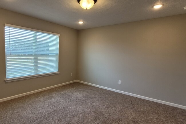 Building Photo - 3441 Alder Ave