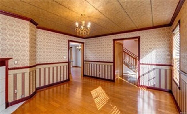 Building Photo - PRELEASING: 4 bdrm/1.5 bath house near WWU Park-N-Ride