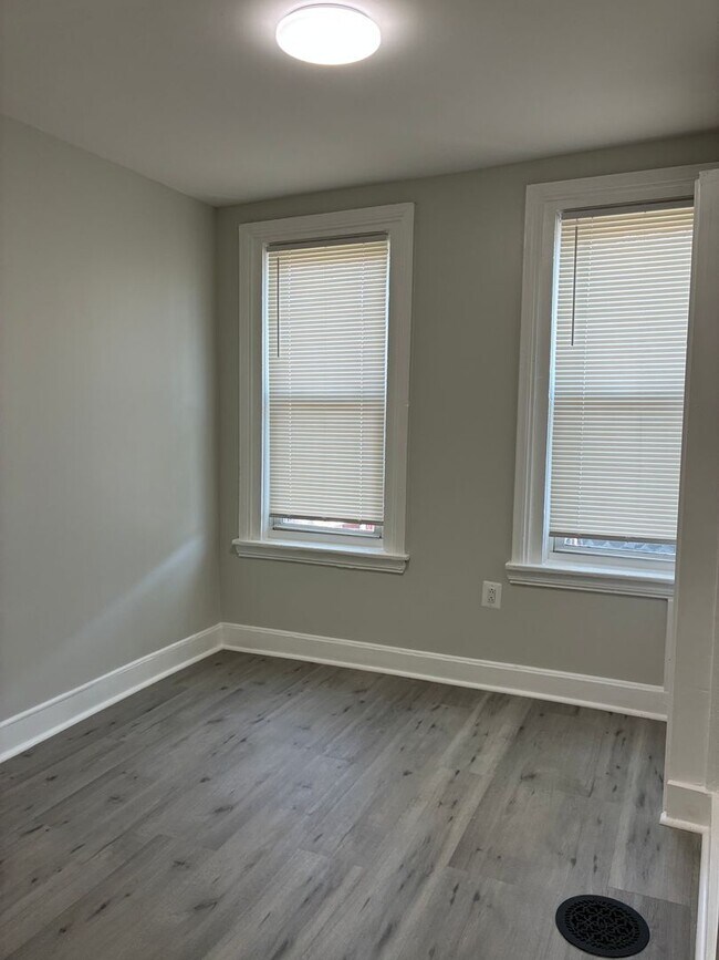 Building Photo - Spacious 3-Bedroom Home in North Philadelphia