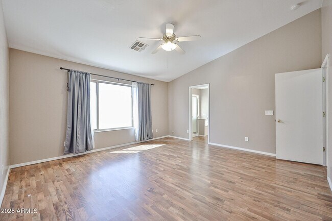 Building Photo - 13337 W Cottonwood St