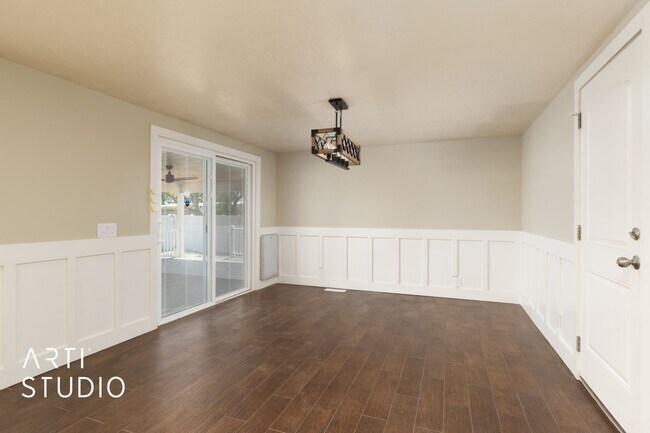 Building Photo - **Stunning 4-Bedroom Home with Modern Amen...
