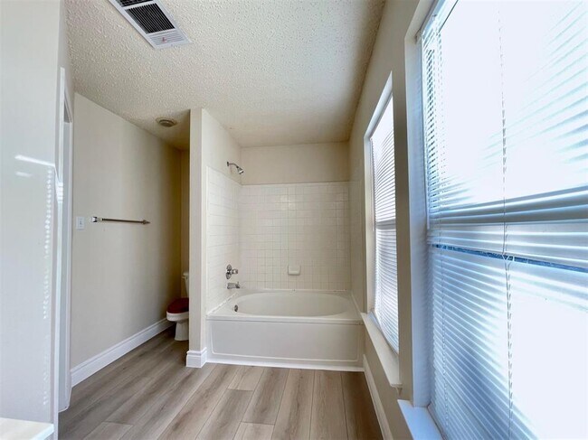 Building Photo - 2601 Byfield Dr