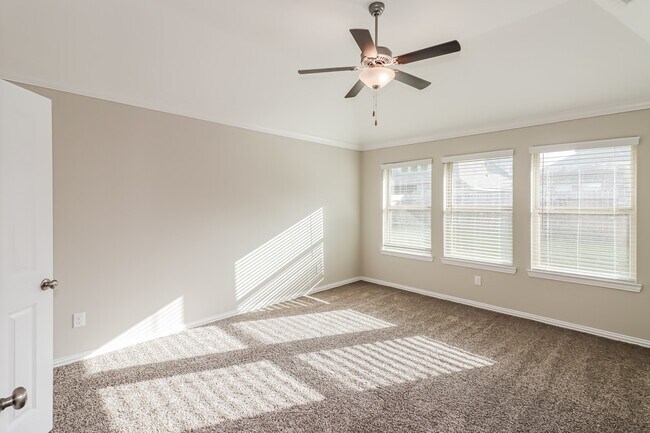 Building Photo - 1648 Breezewood Dr