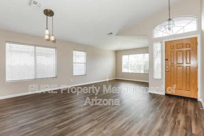 Building Photo - 624 W Douglas Ave