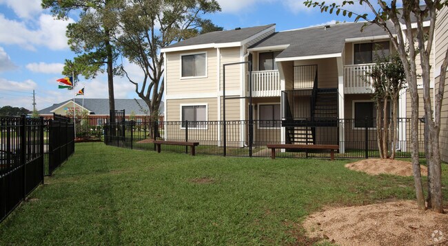 Dog Park - Waterchase Apartments