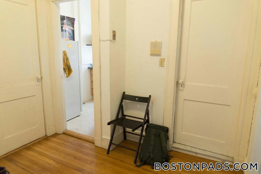 Building Photo - 137 Park Dr