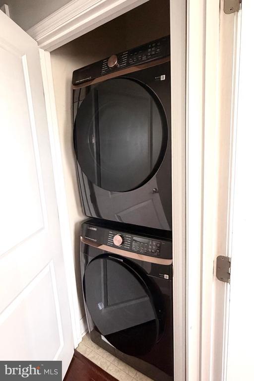 Building Photo - 81 Linden Pl