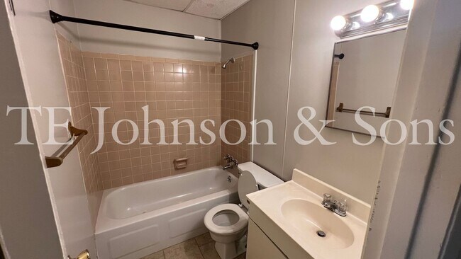 Building Photo - Your Perfect 1 Bedroom Oasis Awaits at Wal...