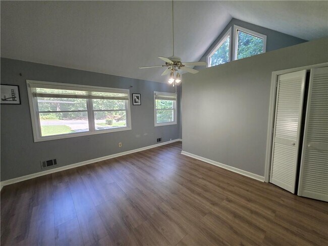 Building Photo - 4694 Shallowford Rd
