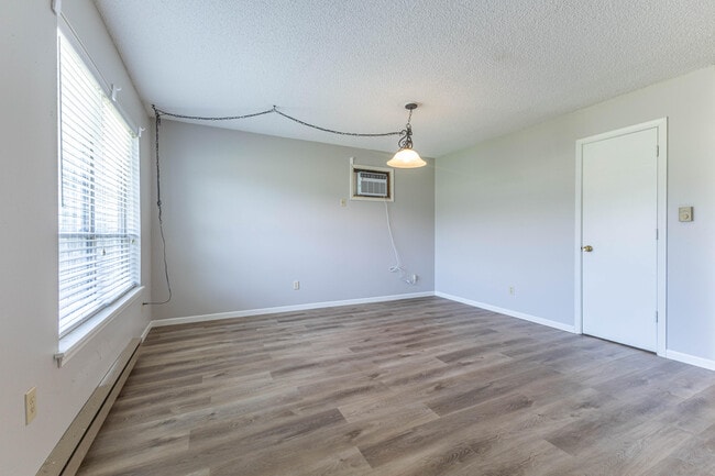Building Photo - 1600 W Amos Dr