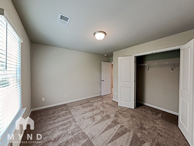 Building Photo - 1306 Sweetbriar Cir
