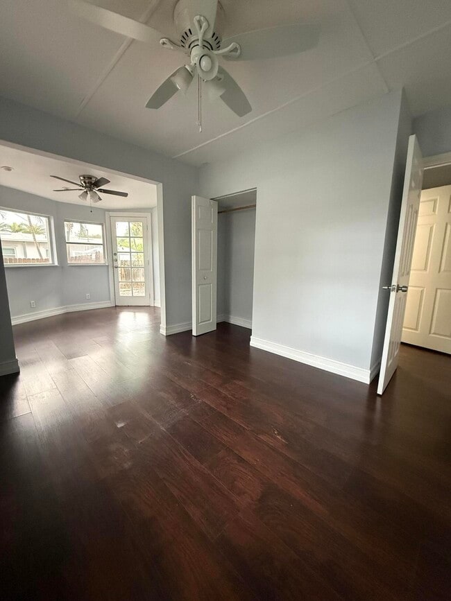 Building Photo - 714 W Lakewood Rd