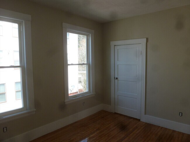 Building Photo - 630 Pleasant St