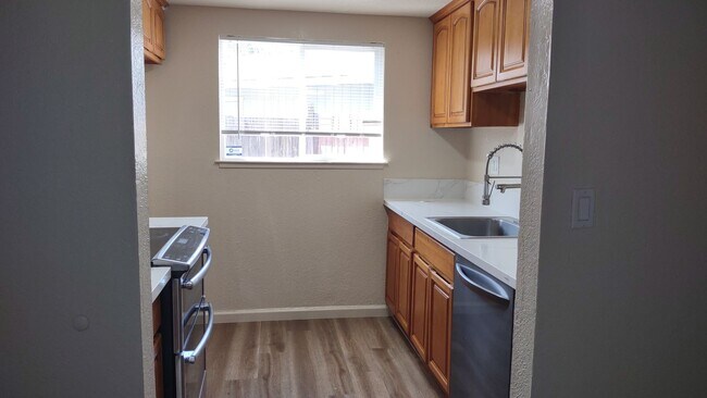 Building Photo - 8977 Laguna Vista Ct