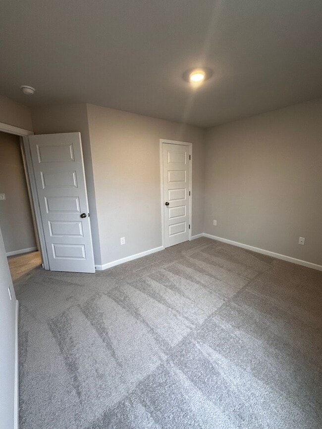 Building Photo - 2025 Townhome for Rent!