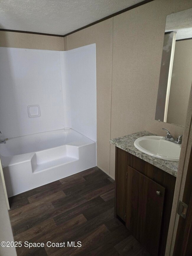 Building Photo - 2534 Amberly Rd NE