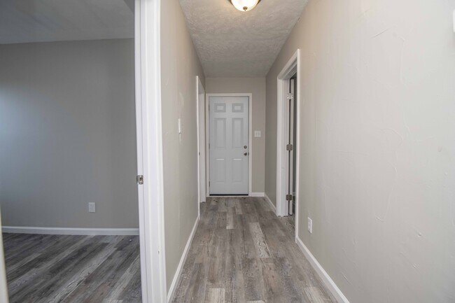 Building Photo - 912 Hotel Ave