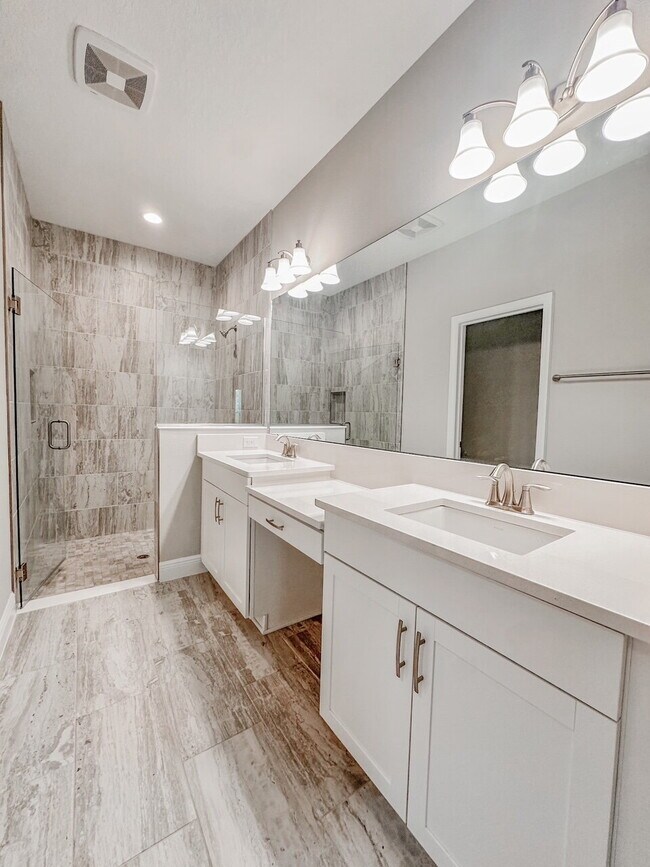 Building Photo - "Charming 3-Bedroom Haven with 2 Full Baths in Serene Parrish FL!"