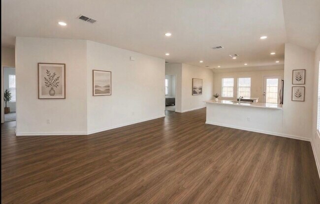 Building Photo - 7907 Elk Grv Ln