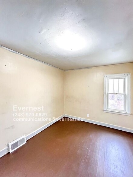 Building Photo - 15395 Ardmore St
