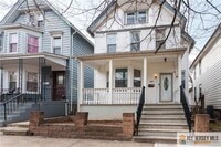 Building Photo - 264 Seaman St