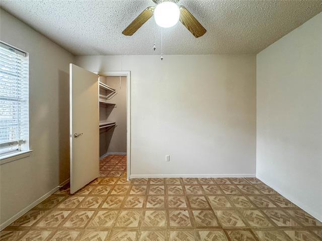 Building Photo - 1112 Autumn Oak Dr