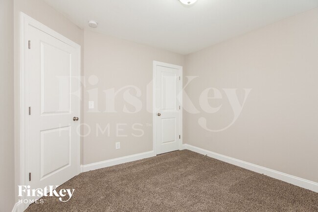 Building Photo - 606 N Scruggs St